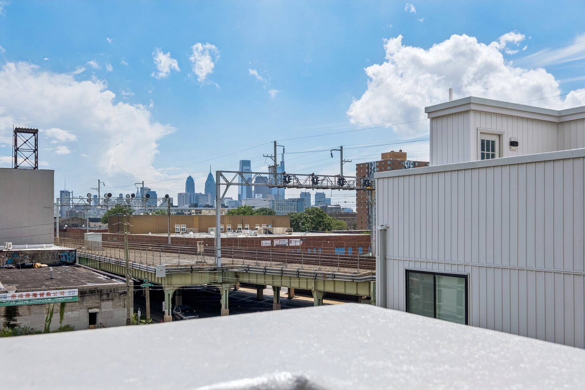 Building Photo - 1518 N Darien St