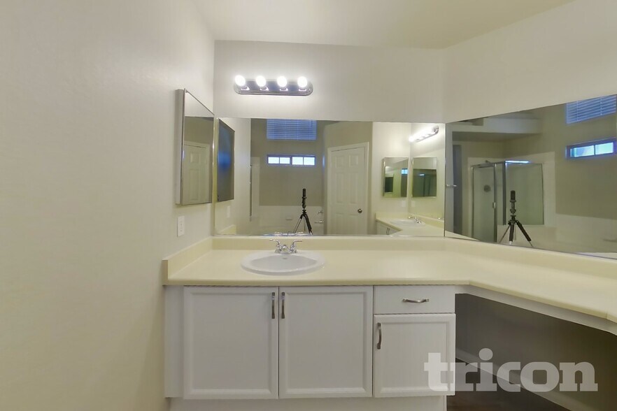 Building Photo - 6310 Maxwood Ct