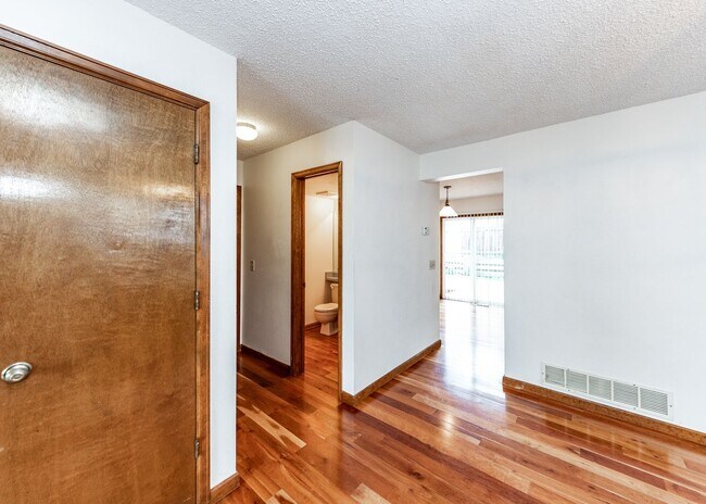 Building Photo - Westside Home in Mt Shadows in D20