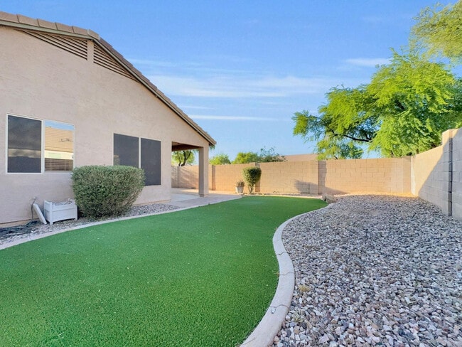 Building Photo - 261 N Nash Way