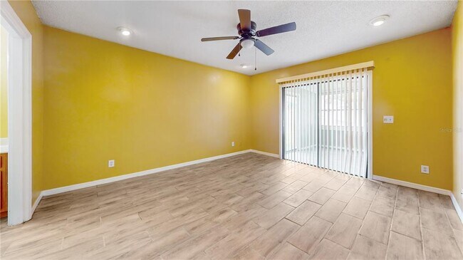 Building Photo - 305 Medina Ct