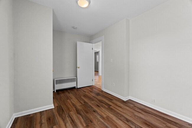 Building Photo - 671 Cornwall Ave