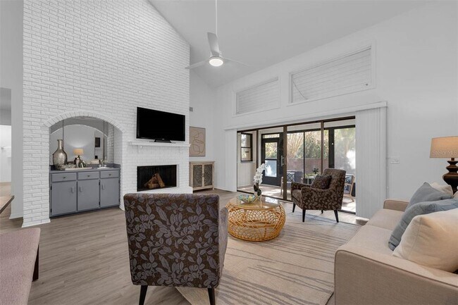 Building Photo - 123 Golf Club Dr