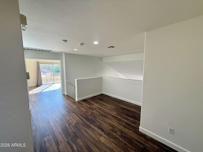 Building Photo - 2431 W Carter Rd