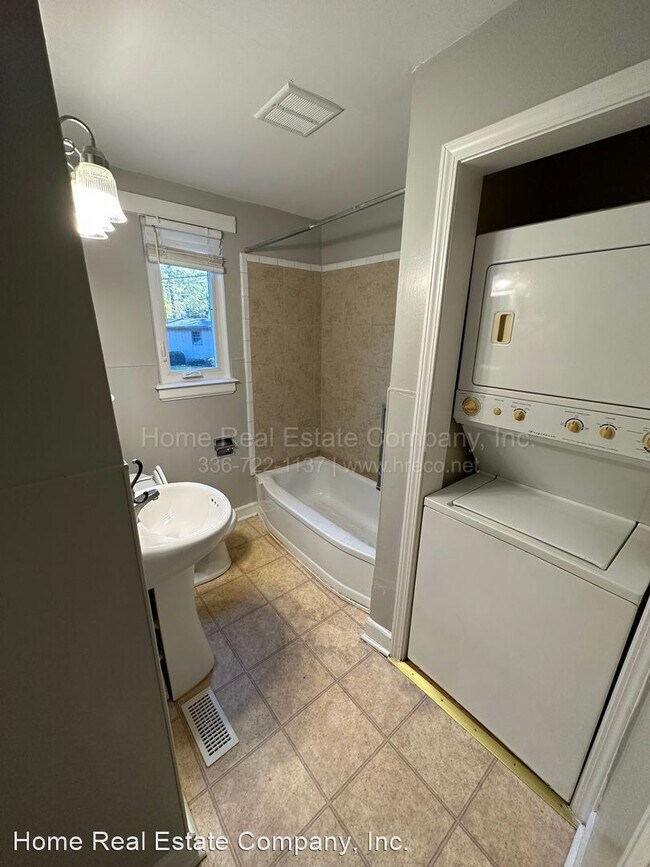 Building Photo - 1 br, 1 bath House - 2636 Greenbrier Road ...