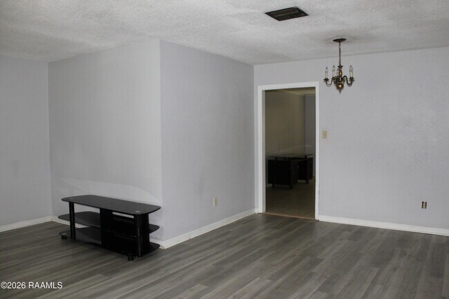 Building Photo - 111 Valencia Dr