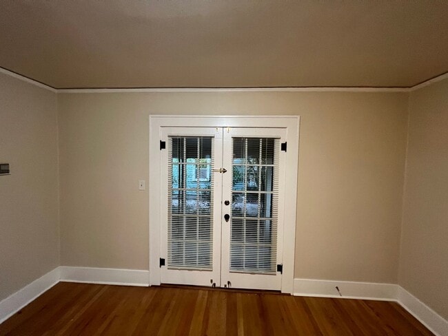 Building Photo - Charming and Spacious 4 Bed, 2.5 Bath Home near Downtown