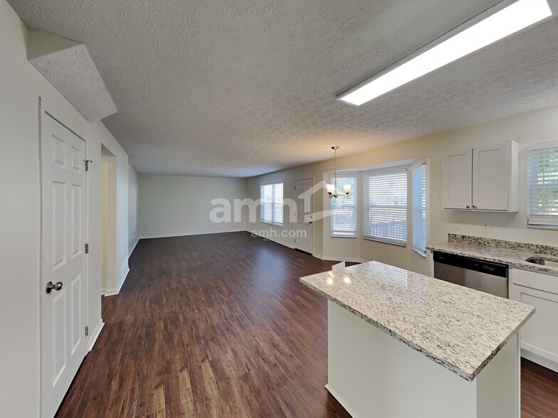 Building Photo - 1320 Wild Horse Dr