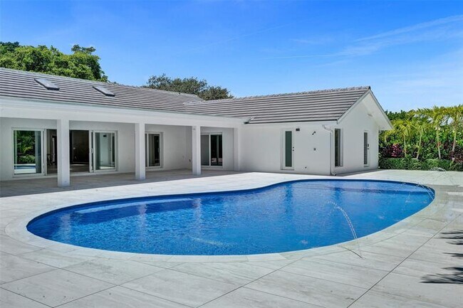 Building Photo - 2800 Banyan Blvd Cir NW