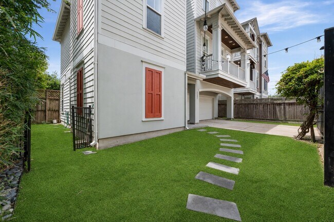 Building Photo - 1121 Moy St