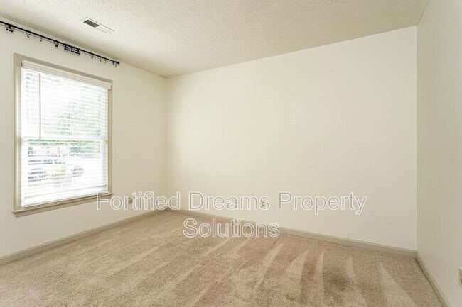 Building Photo - 3206 Kings Pond Rd