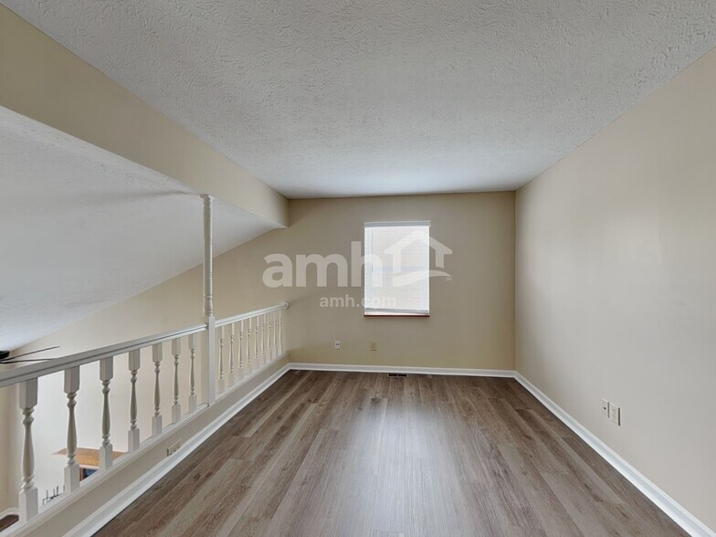 Building Photo - 5943 King Lear Dr