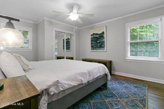 Building Photo - 450 Crestview Rd