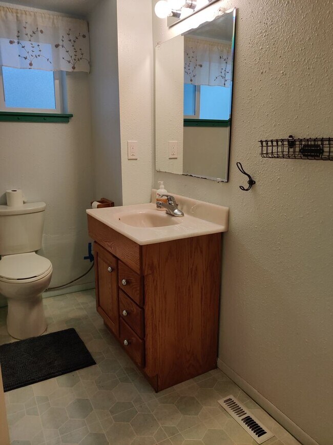 Building Photo - Your Next Home in the Heart of Richland — ...