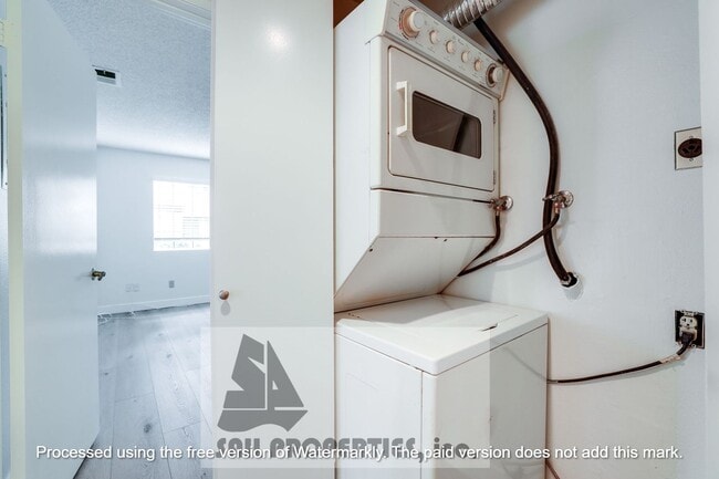 Building Photo - Charming 1 bedroom home located in the LES...