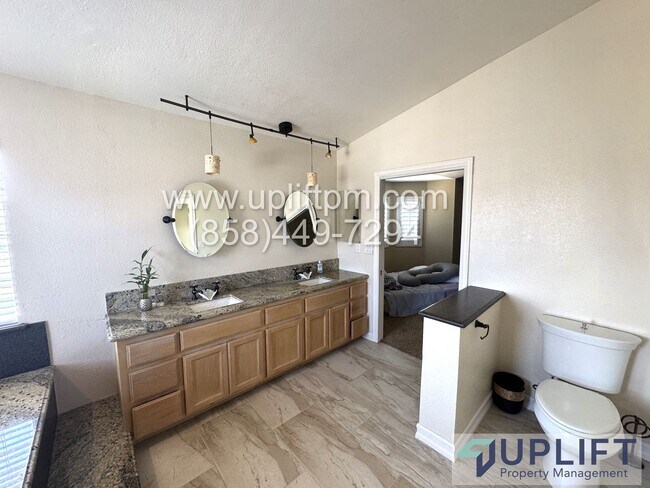 Building Photo - Gated Community Canyon Lake - Large 3 bedr...