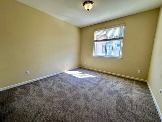 Building Photo - TOWNHOME WITH THOUGHTFUL UPGRADES | CALM SETTING