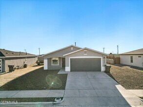 Building Photo - 1033 Candelilla St