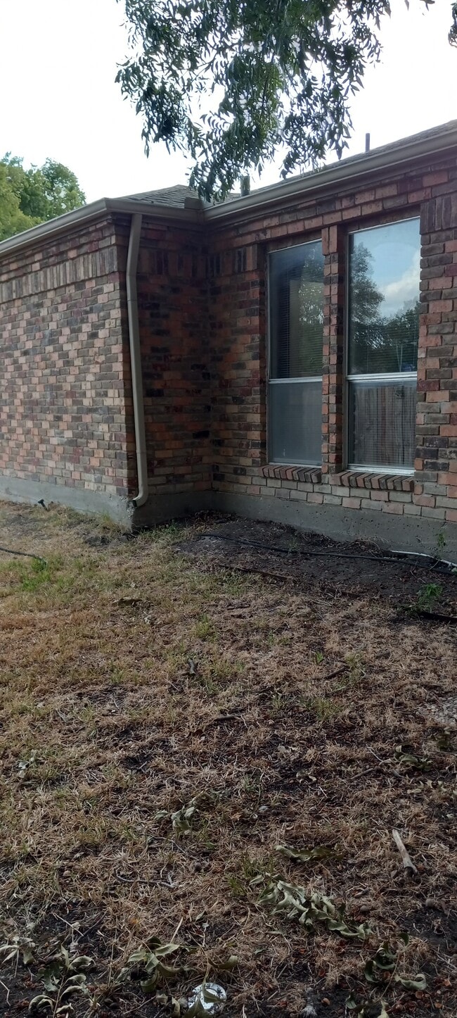 Building Photo - 3200 Foxboro Dr