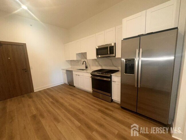 Building Photo - 195 Main St