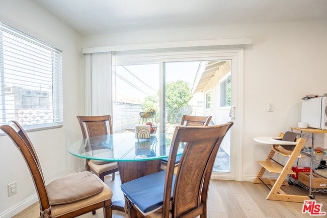 Building Photo - 5533 N Charlotte Ave