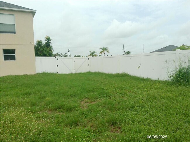 Building Photo - 200 Fish Hawk Dr