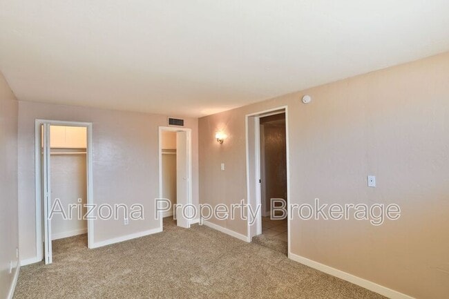 Building Photo - 2237 W Cortez Ave