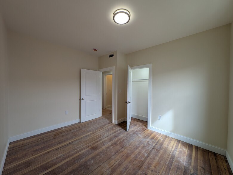 Building Photo - 5 Lowell Cir