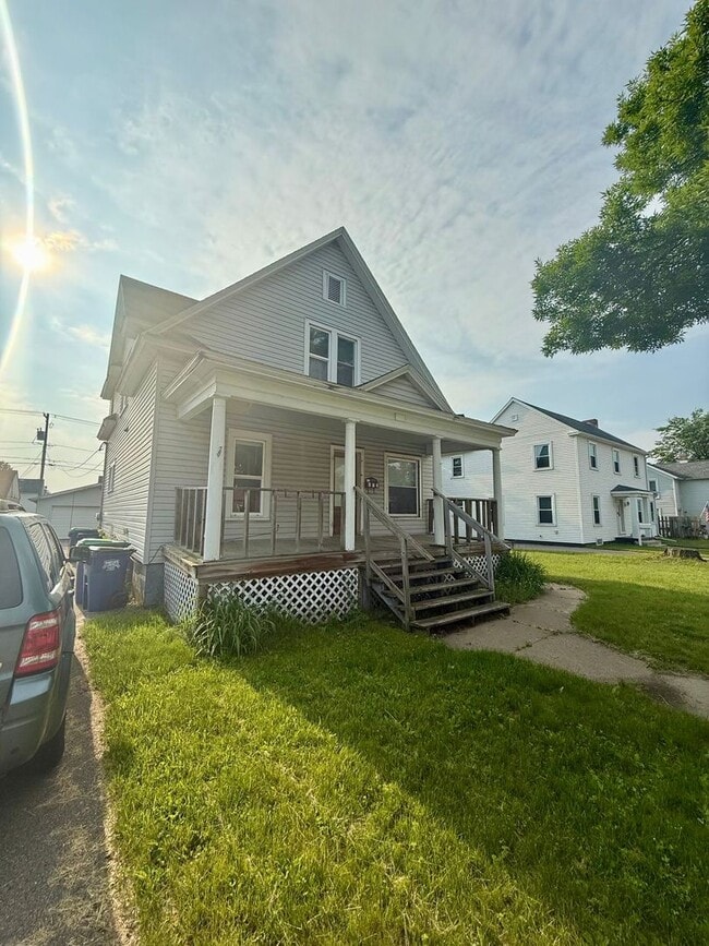 Building Photo - 915 S 3rd Ave