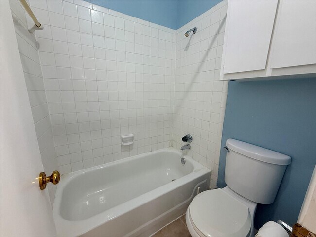 Building Photo - 2626 Holly Hall St