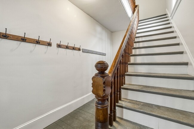 Building Photo - 105 Nonotuck St