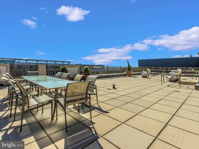 Building Photo - 1150 K St NW