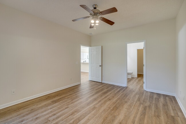 Building Photo - 35 Putters Pl