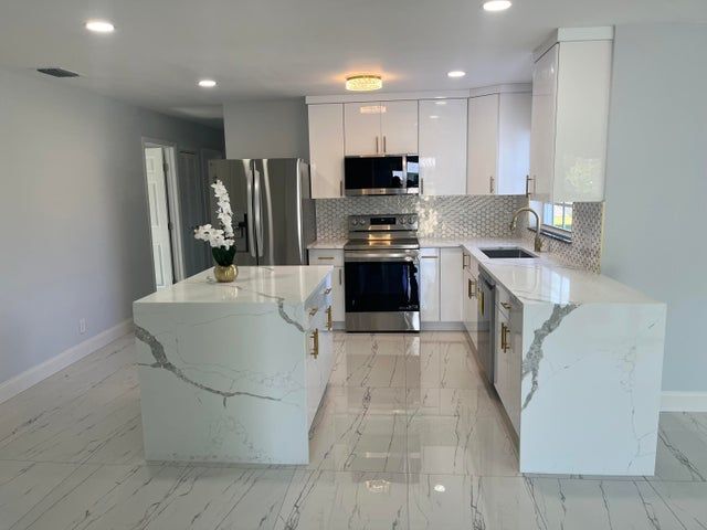 Primary Photo - 1720 SW 13th St