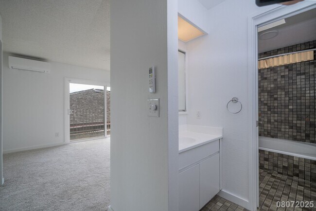 Building Photo - Newly Renovated 3 BD/2 BA Home with 2 Car ...