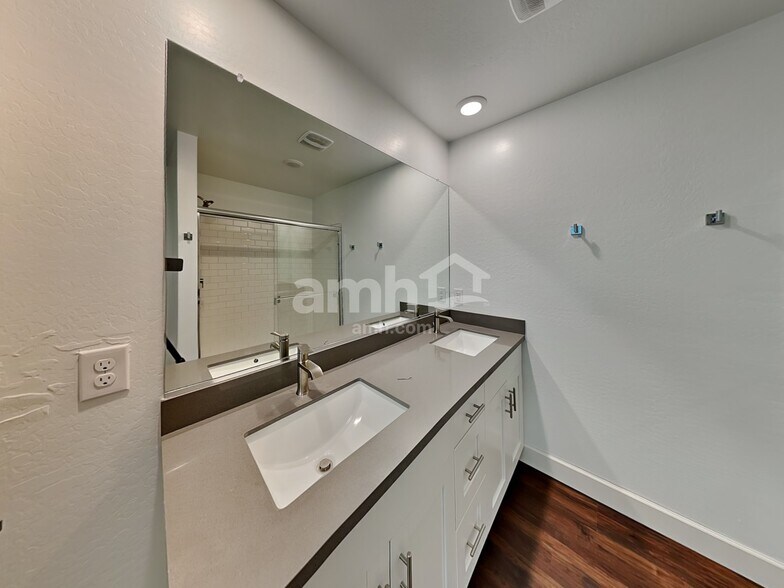 Building Photo - 8887 N 171st Dr