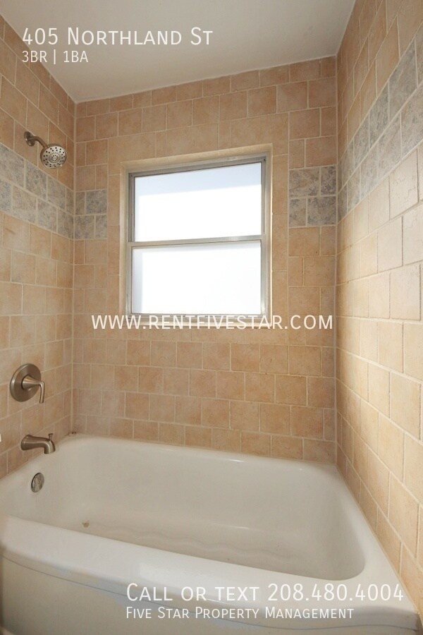 Building Photo - 405 Northland St