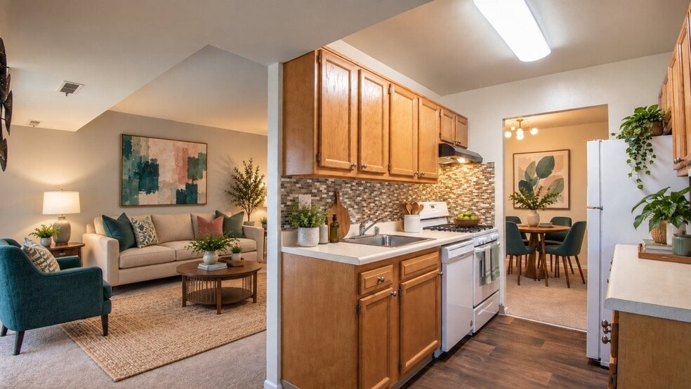 Building Photo - Carriage Hill Apartment Homes