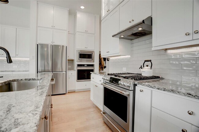 Building Photo - 3124 Somerset Levens Ln