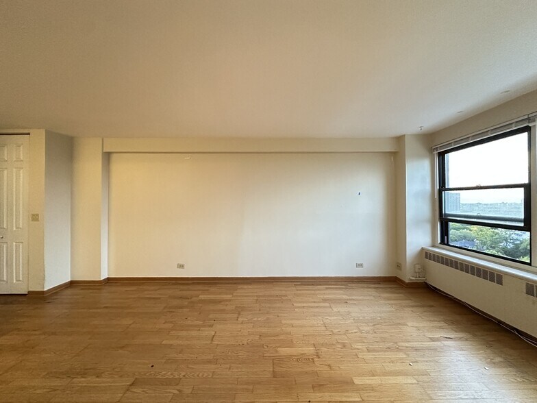 Building Photo - 4180 N Marine Dr