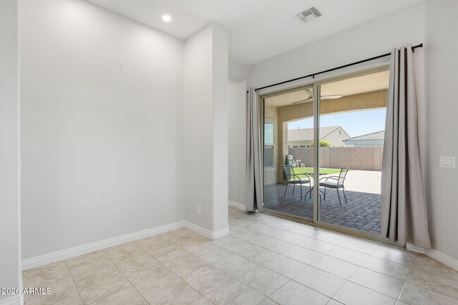 Building Photo - 10631 E Thatcher Ave