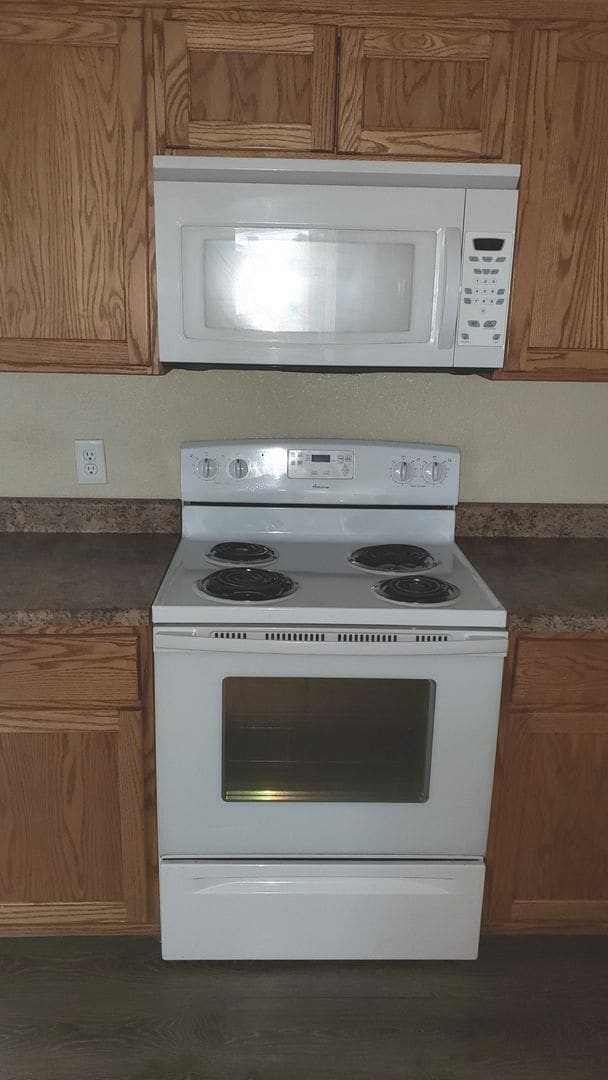 Building Photo - 3 bedroom Rental