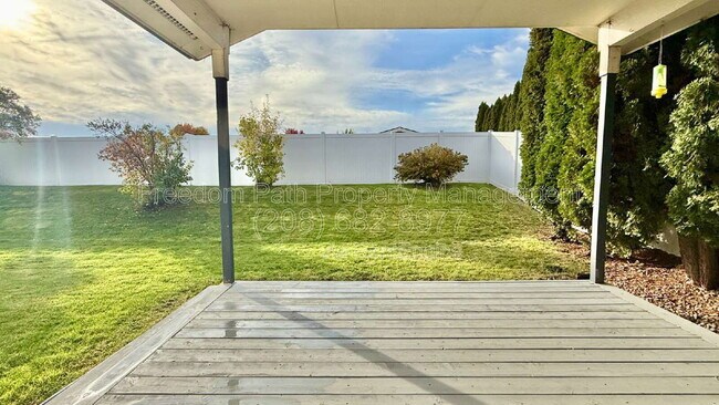 Building Photo - 1902 W Hampson Ave