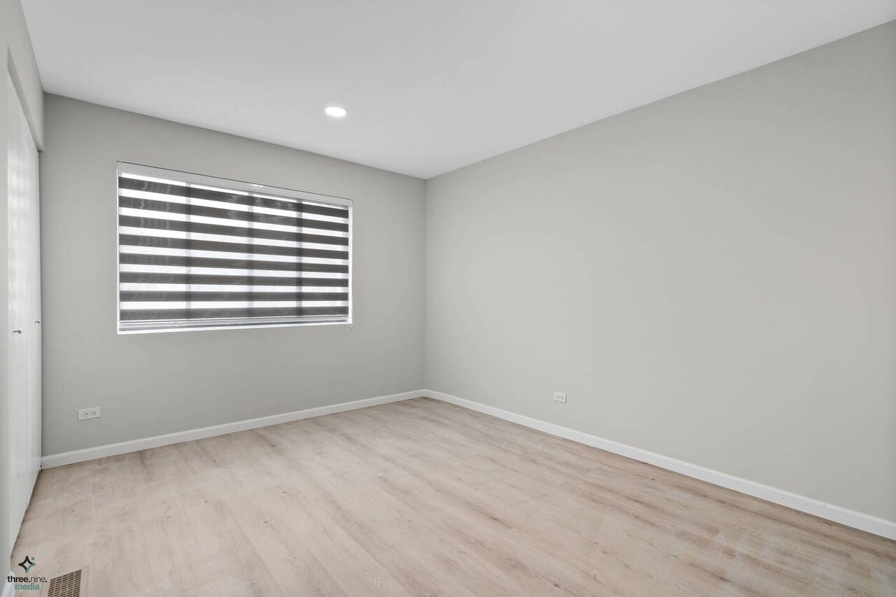 Building Photo - 1017 Sussex Dr