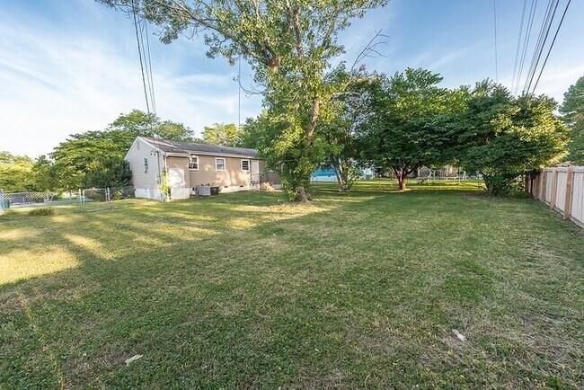 Building Photo - 4607 Beverly Kay Dr