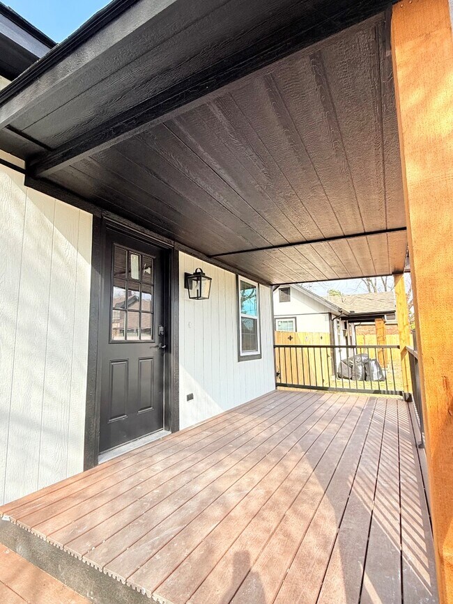 Building Photo - 5909 NW 40th St