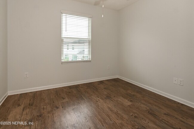 Building Photo - 553 Eiseman Wy