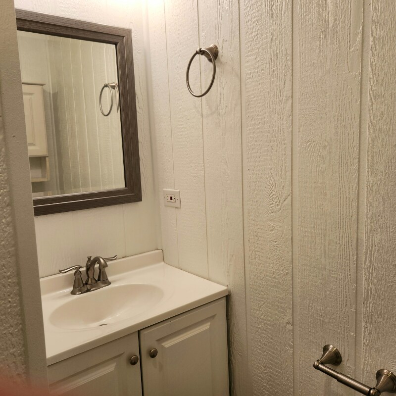 Building Photo - 919 W Lorraine Ave