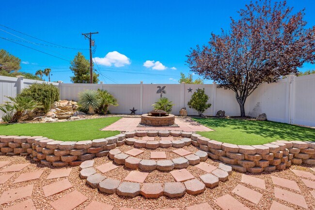 Building Photo - 57815 Desert Gold Dr
