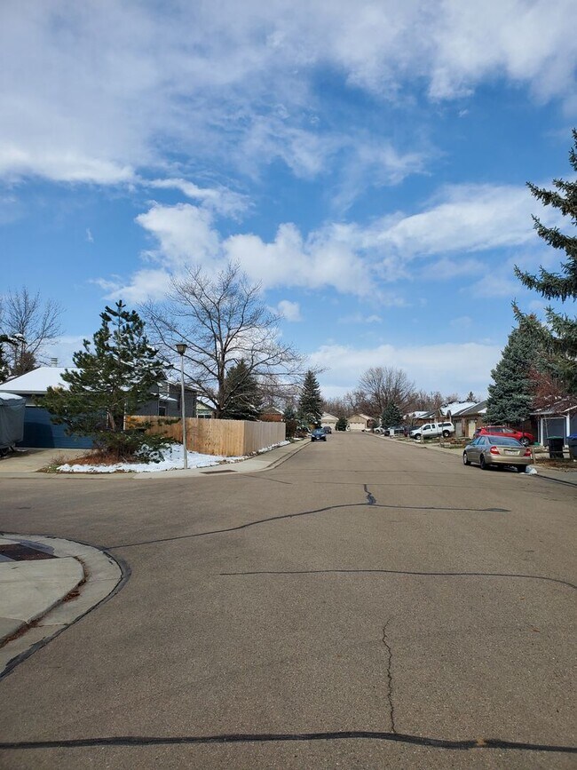Building Photo - 4B/2B Home with Attached Garage in Longmont Ready for June!